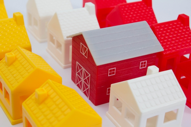 カラフルな家の模型