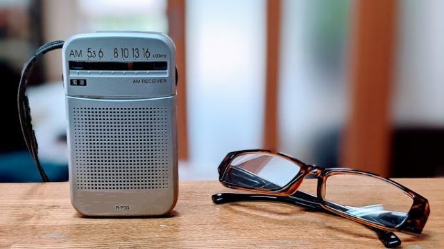 ラジオと老眼鏡