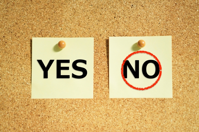 YES・NOのNOに丸が付けられたメモ紙