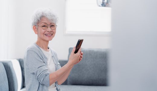 スマホで遊びながら楽しく認知症を予防する方法｜無料の脳トレアプリ10選