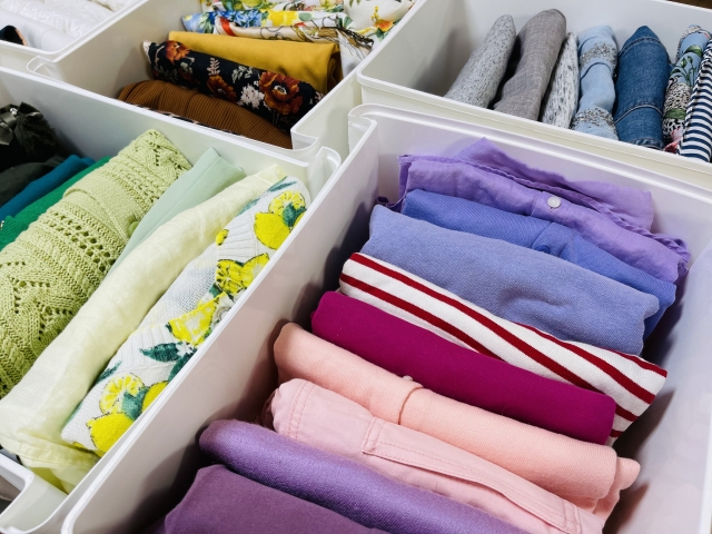 衣装ケースの中の衣類